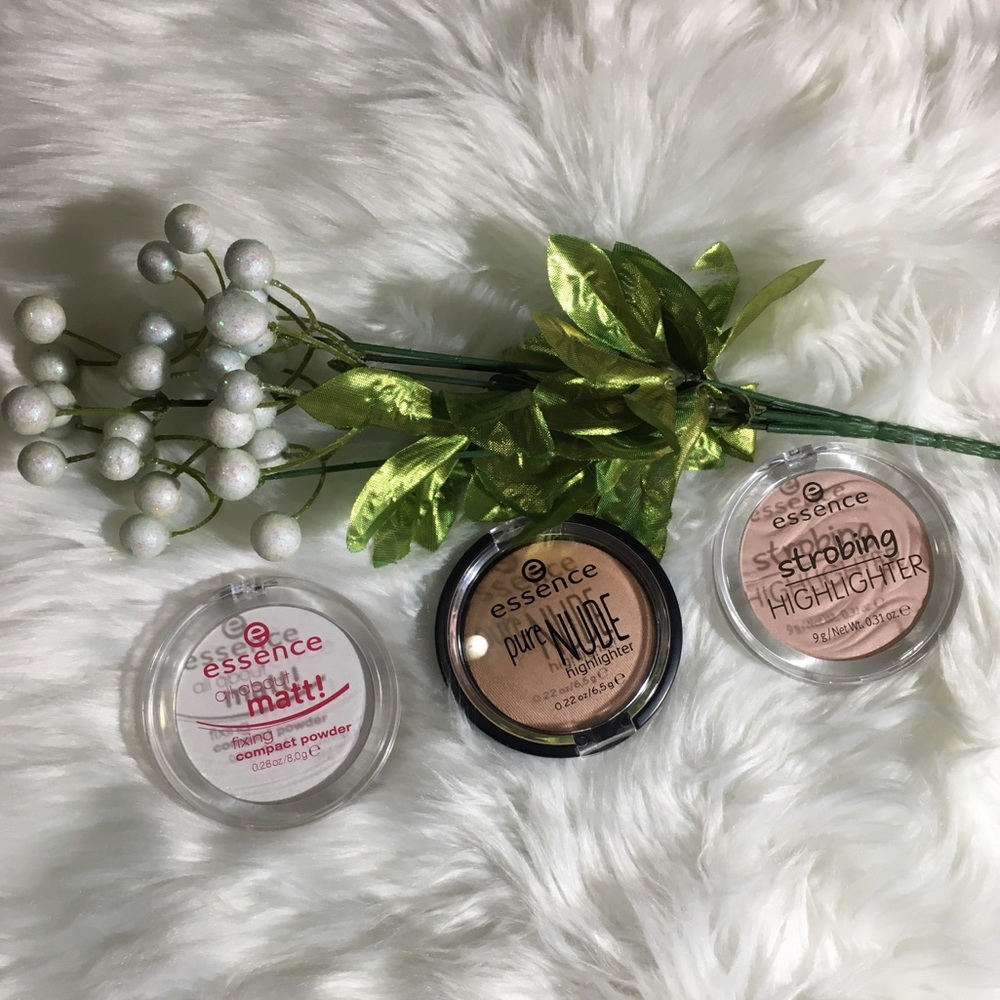 Essence makeup powder highlighter trio